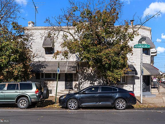 3rd image of 2348 S Hutchinson St