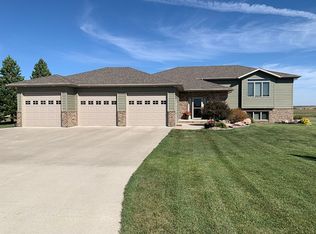 8100 Cordgrass Dr, Bismarck, ND 58503