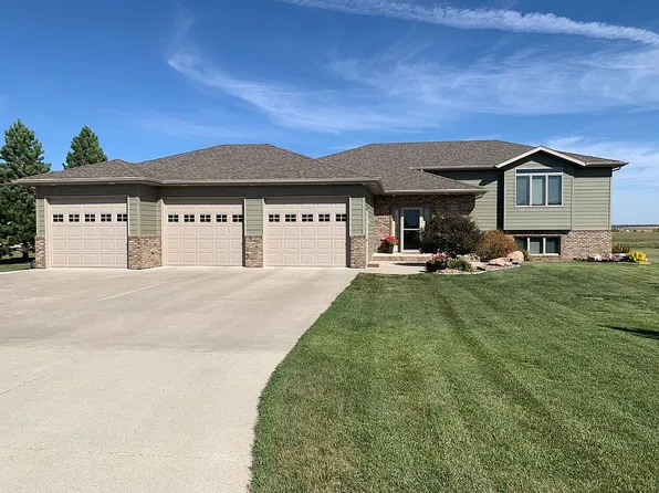 8100 Cordgrass Dr, Bismarck, ND 58503