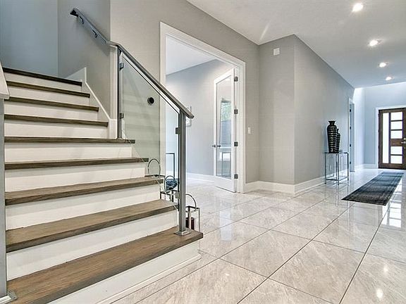 2nd image of 1191 Kingsley Cir NE