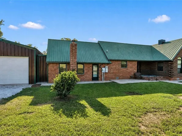 15743 Easterling Rd, Pea Ridge, AR 72751