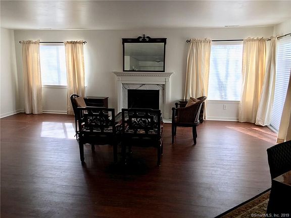 2nd image of 19 Harbour Close #19