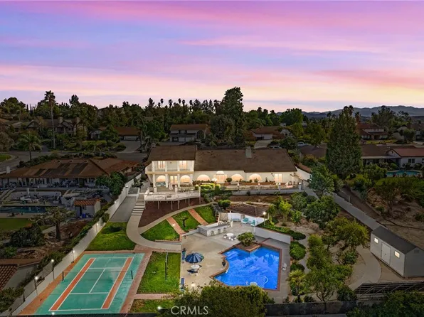 1233 Coronet Dr, Riverside, CA 92506