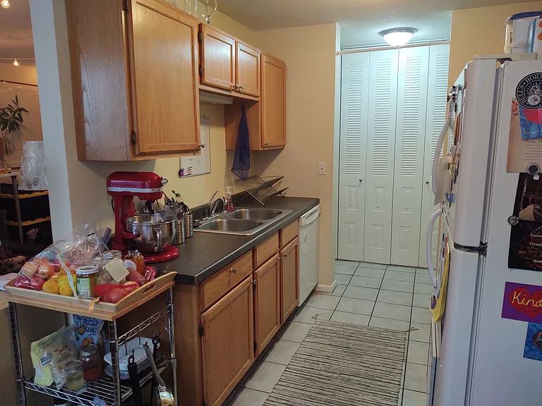 2440 Harriet Ave — Photo 2