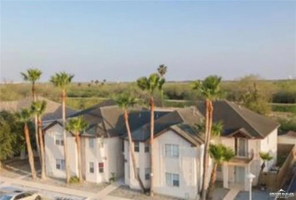 2 bed, 1.0 bath, 800 sqft, $775 — Photo 1