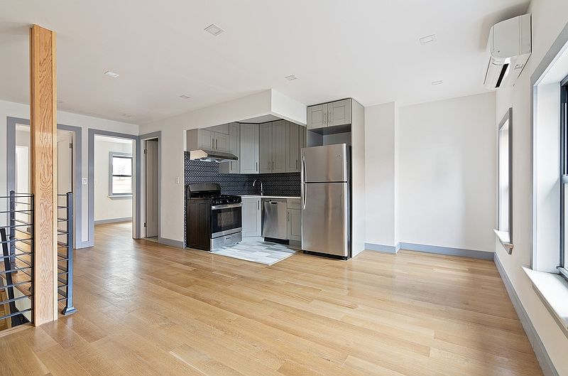 1st image of 854 Wyckoff Ave Floor 1