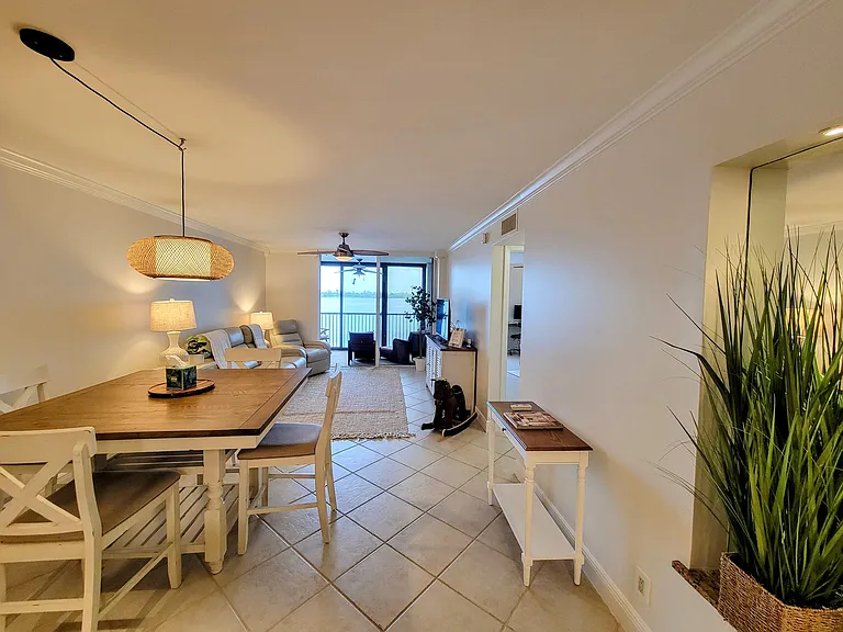 111 Lake Emerald Dr #406 — Photo 6