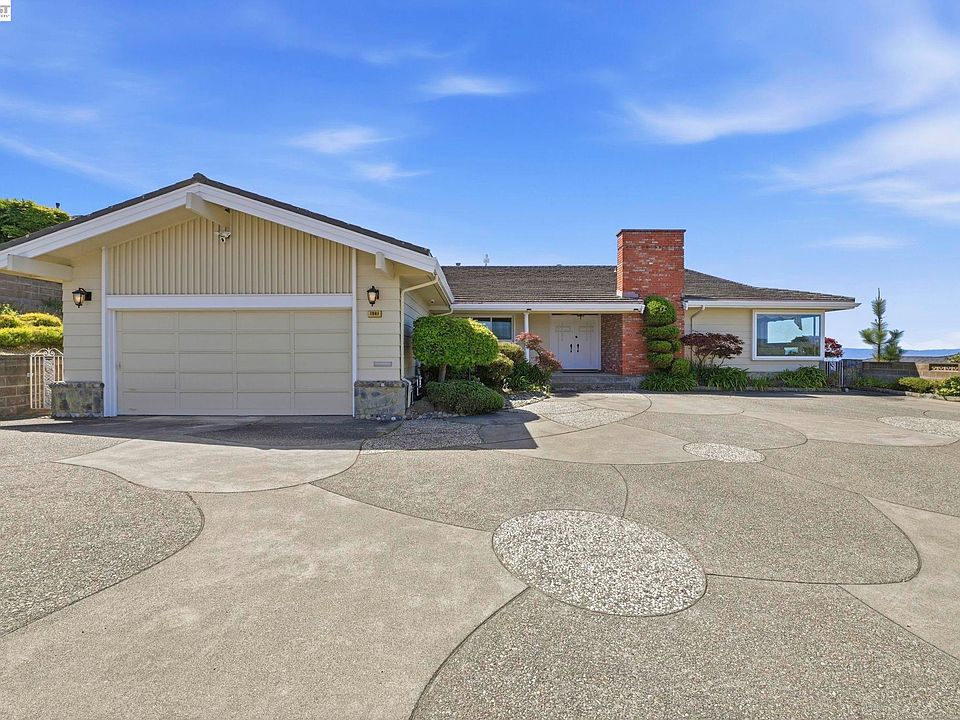 1st image of 1961 Marineview Dr