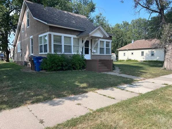 808 E Ash Ave, Mitchell, SD 57301