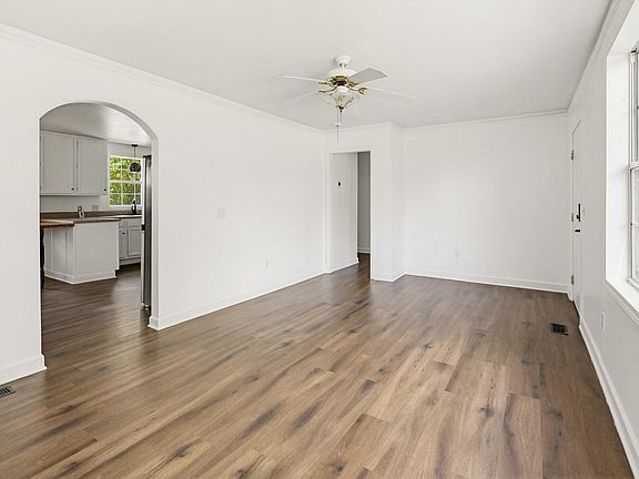 5th image of 7 Alberta Ave