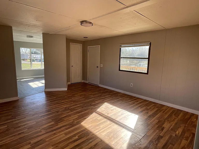 126 Alex Dr — Photo 2