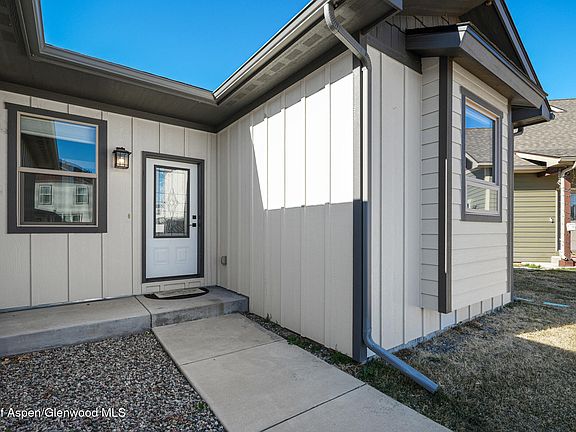 4th image of 1667 Balsam Loop