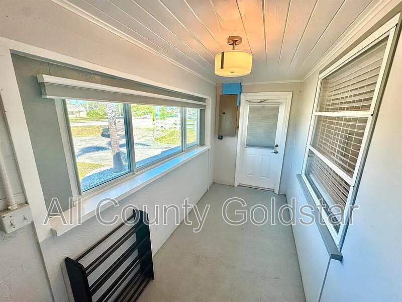 2 bed, 1.5 bath, 948 sqft, $1,650 — Photo 2
