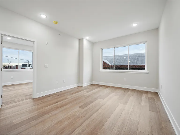 701 N 40th St #6 — Photo 12