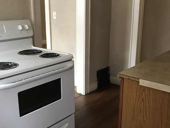5th image of 1404 S Maywood Ave