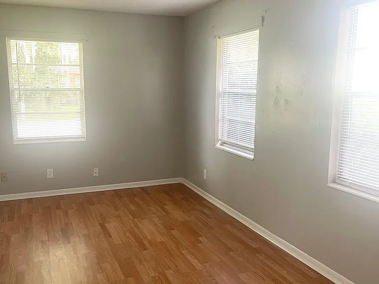 28 Pittman Cir — Photo 3