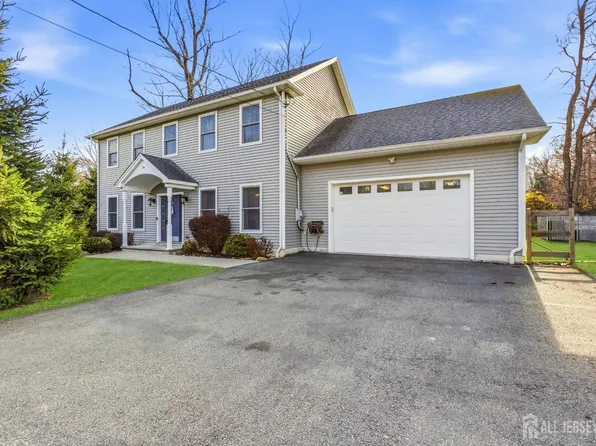 34 Tobyhanna Trl, Hopatcong, NJ 07843