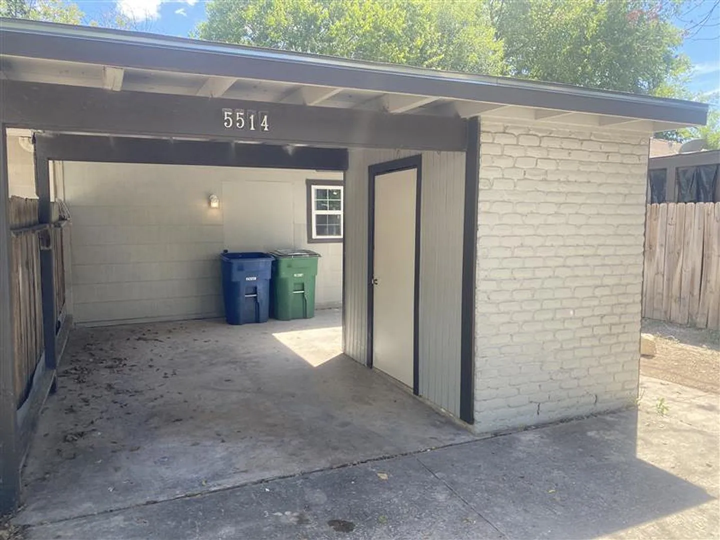 3/1 Townhouse with covered parking — Photo 3