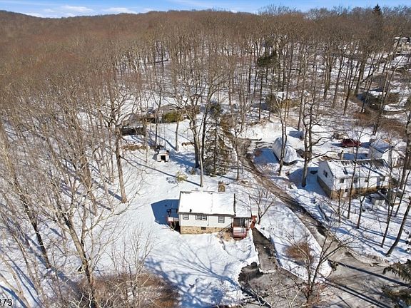 4th image of 34 Isabelle Ave