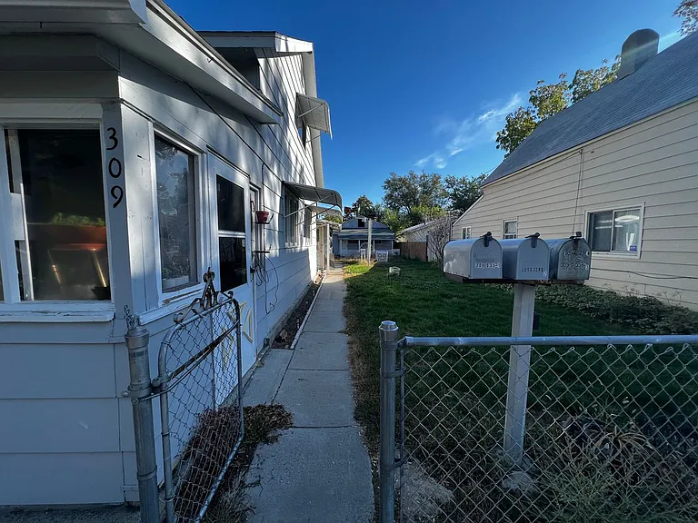 309 S 33rd St — Photo 11