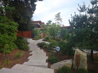 5635 NE Ambleside Rd, Seattle, WA 98105