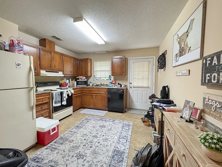 513 Park Ave #B — Photo 4