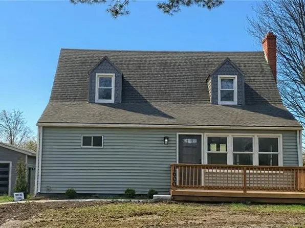 1600 Country Club Dr, Pleasant Hill, MO 64080