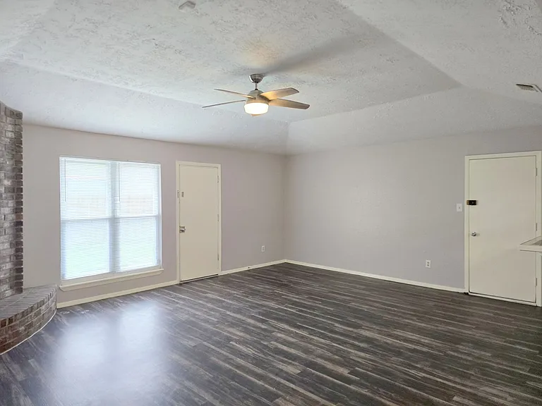 1335 Willersley Ln — Photo 4