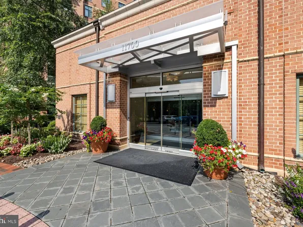 11700 Old Georgetown Rd Unit 806, North Bethesda, MD 20852