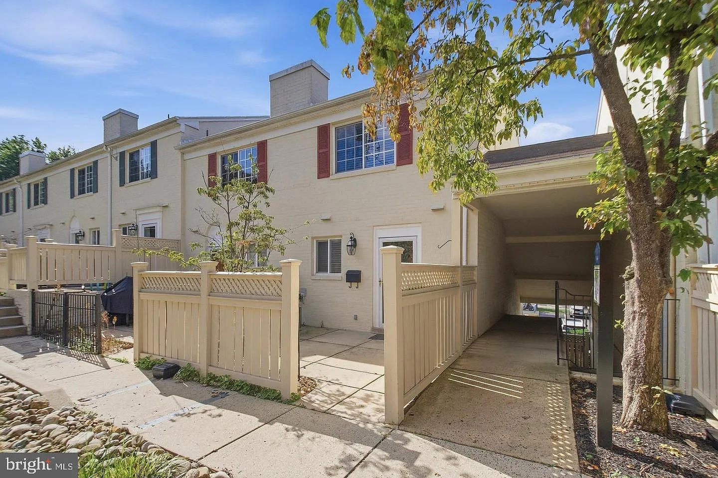 2 bed, 1.5 bath, 1060 sqft, $2,600 — Photo 1