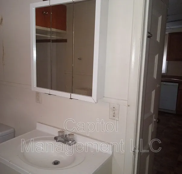 1016 N Capitol Ave #1 — Photo 4