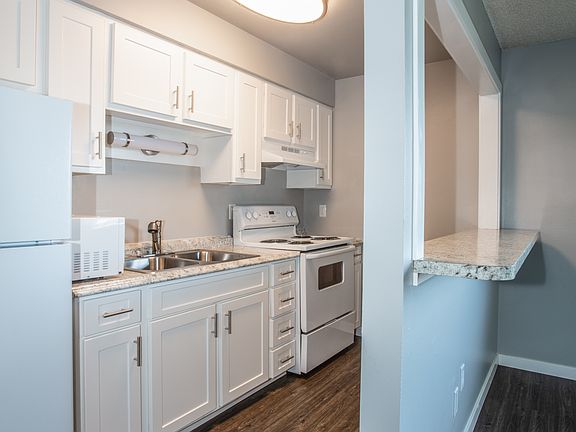 Broadmoor Apartments kitchen view