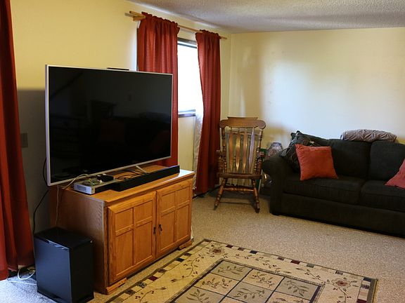 3rd image of 9708 Fruitland Ave E