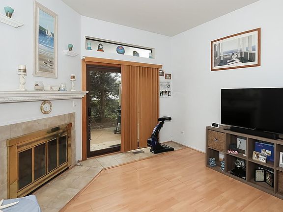 5th image of 391 Wilmington Dr Unit C