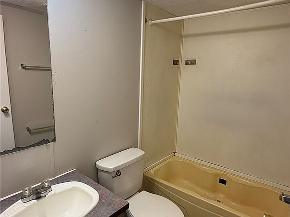 4th image of 48 Valtlee Dr