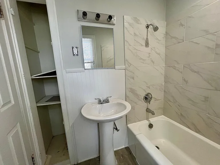807 11th St W — Photo 22