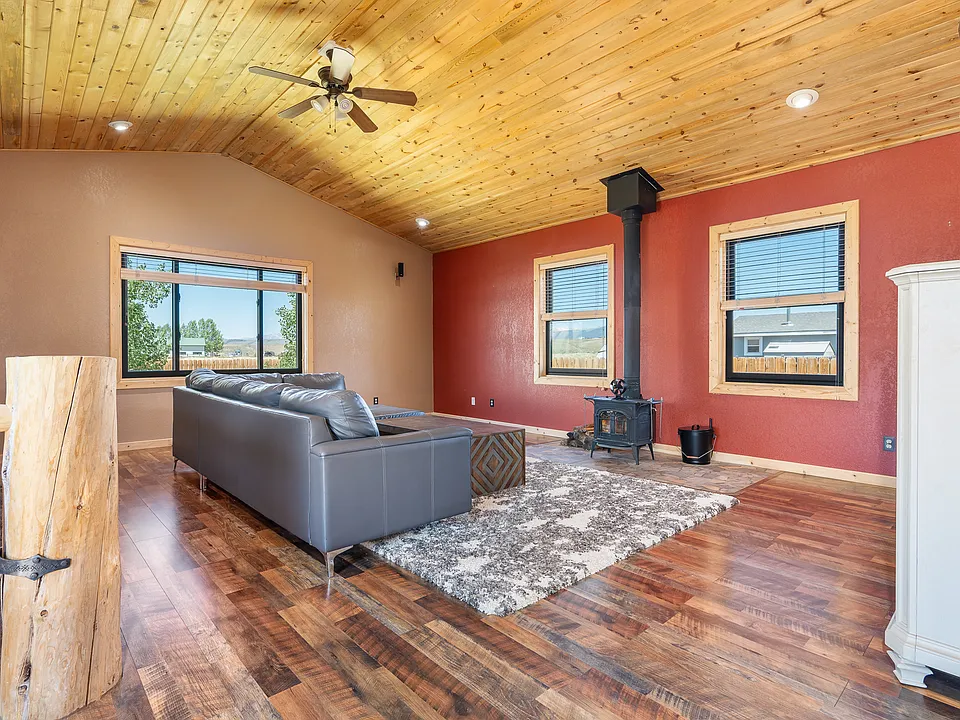305 Vista Ave
