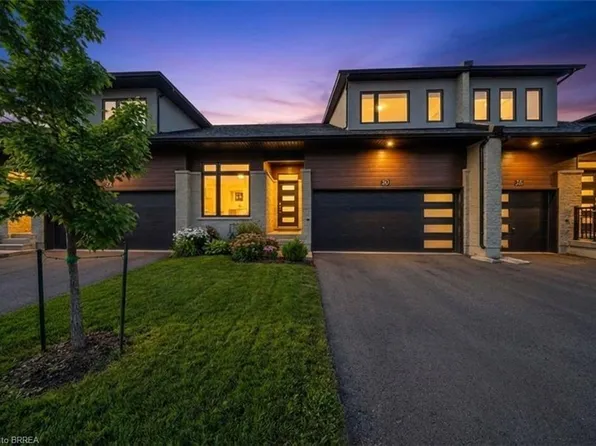 30 Bensley Ln, Hamilton, ON L9C 0E7
