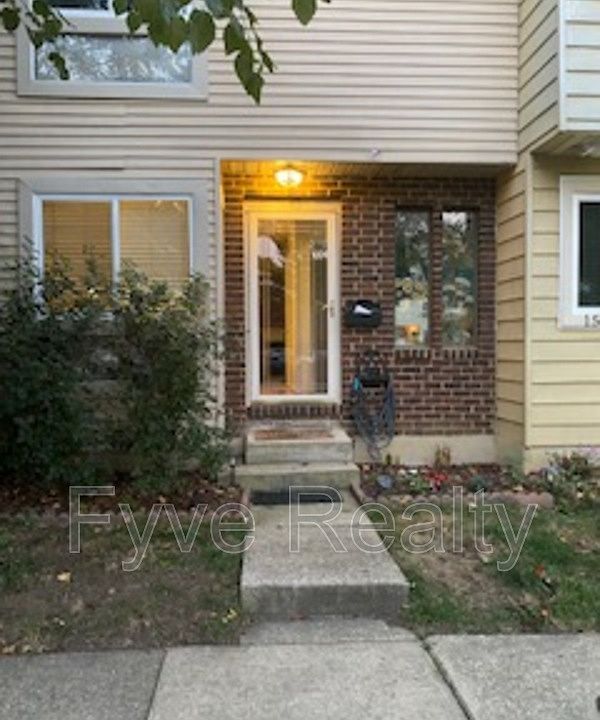 1st image of 13 Woodward Ct