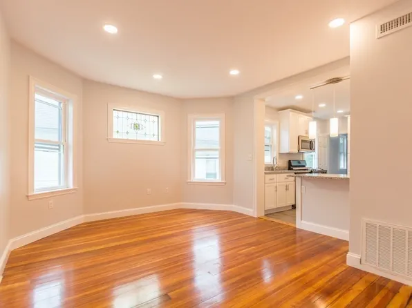 28 Hunnewell Ave #3, Brighton, MA 02135