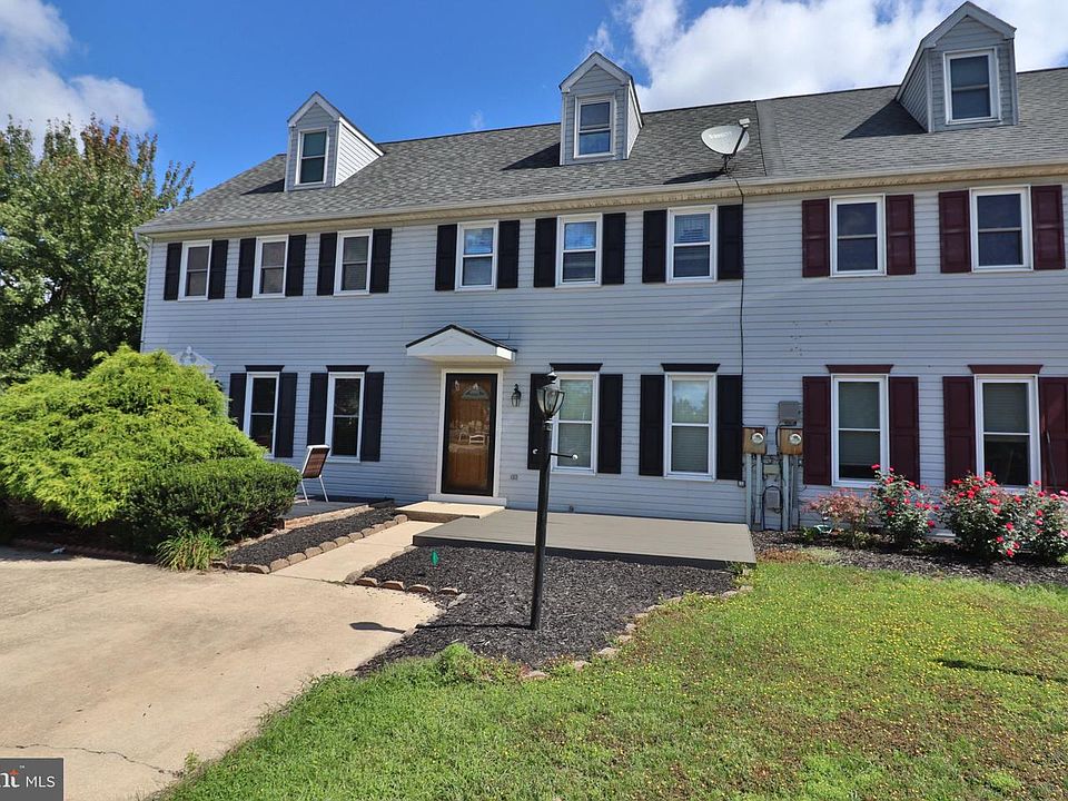 1st image of 102 Garrett Cir