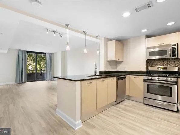 2451 Midtown Ave APT 209, Alexandria, VA 22302