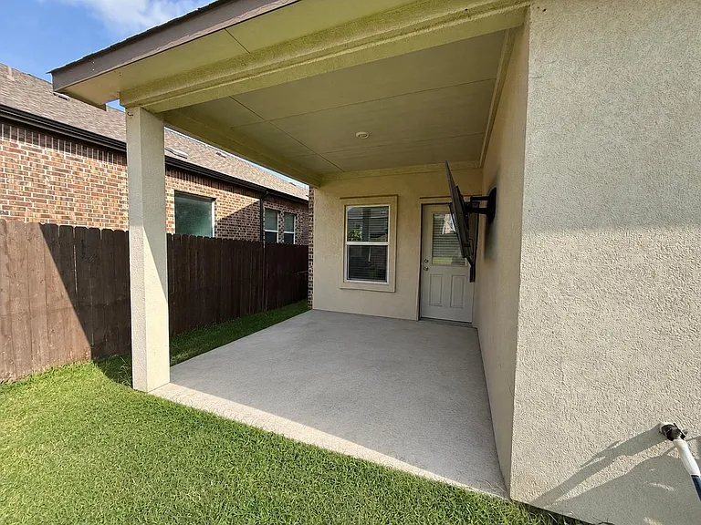 1008 Bluewood Bnd — Photo 6
