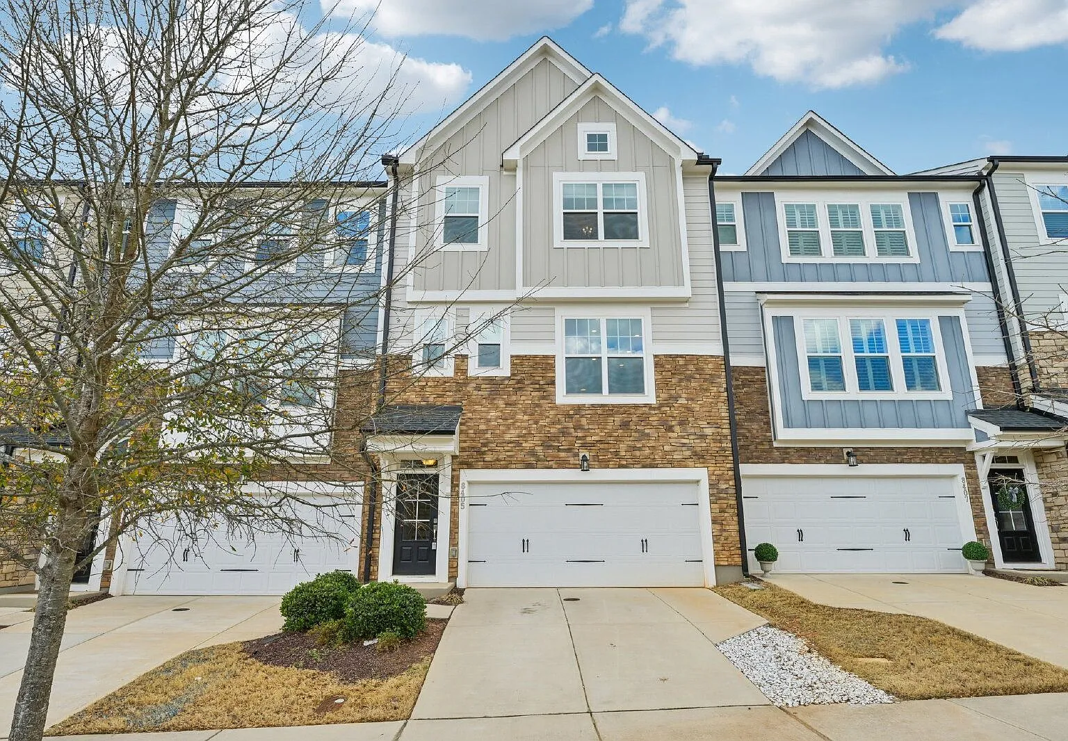 3 bed, 3.5 bath, 2611 sqft, $2,650 — Photo 1