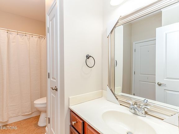 4th image of 1471 Remington Grove Ln