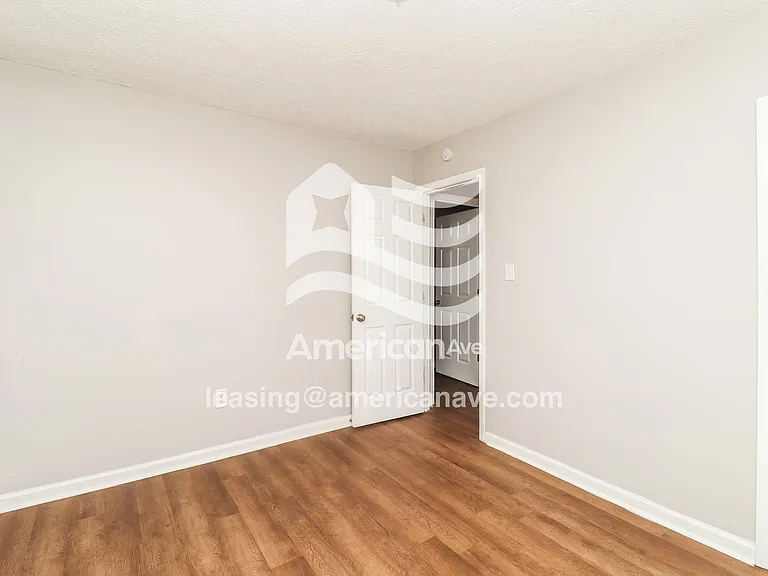 1542035_006_main_bedroom_7.jpg