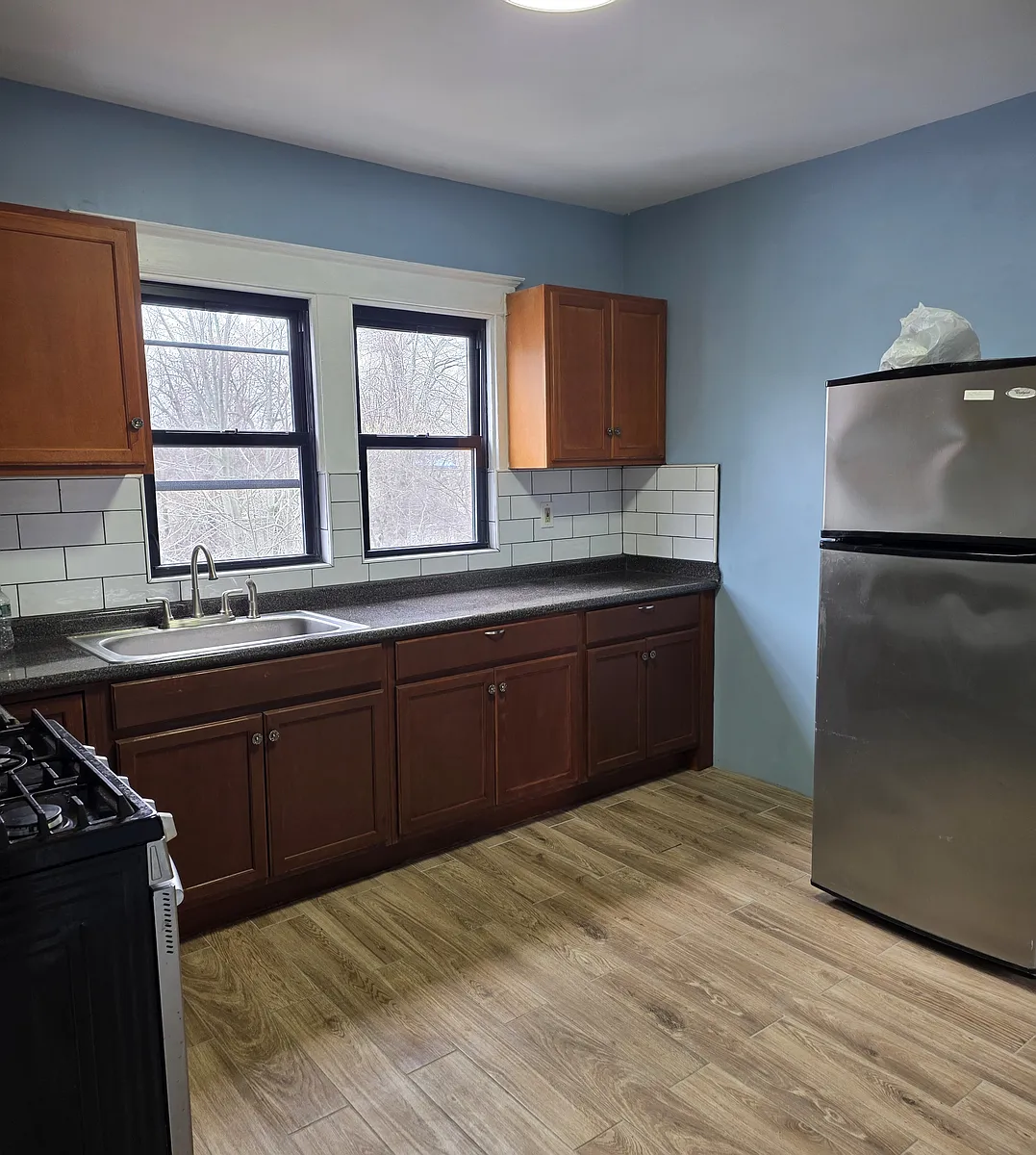 Building Photo - 136 Zenner St #2