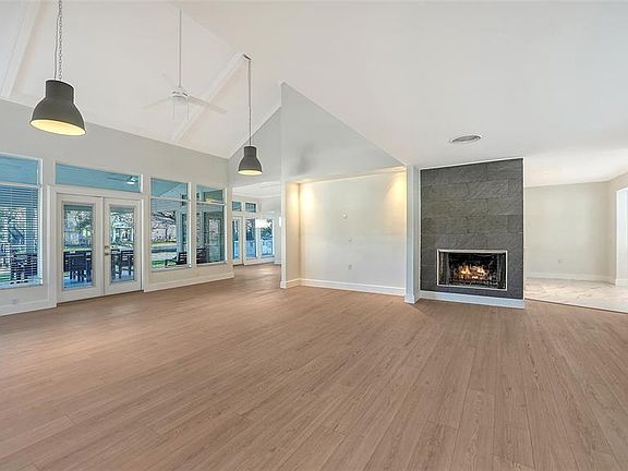 4th image of 940 Alameda Way
