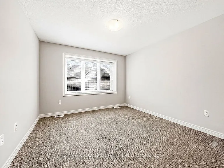4 Bird Ln — Photo 13