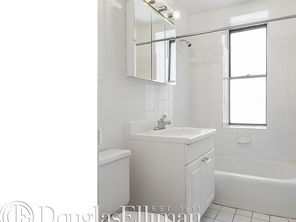 3rd image of 250 E 63rd St APT 803